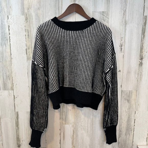 Womens Striped Knit Sweater Cropped Pullover Long Sleeve Black White Top- Size L - Picture 1 of 5
